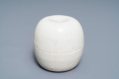 Une boîte couverte en forme de melon en porcelaine de Chine qingbai, Song du Sud