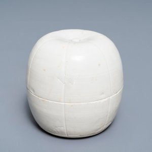 Une boîte couverte en forme de melon en porcelaine de Chine qingbai, Song du Sud — photo 1