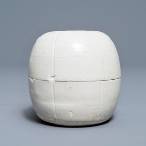 Une boîte couverte en forme de melon en porcelaine de Chine qingbai, Song du Sud — photo 4
