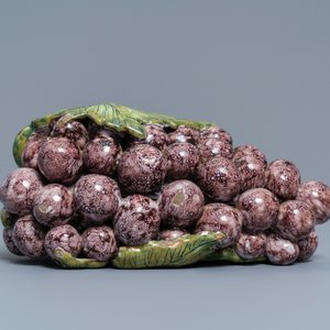Une boîte couverte en forme d'une grappe de raisins en faïence de Delft polychrome, 18ème — photo 2