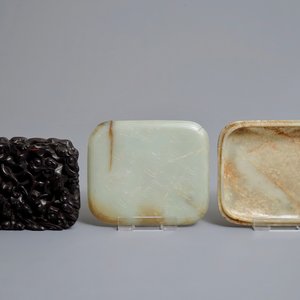 Une boîte couverte en jade céladon et roux sur socle en bois, Chine, Ming/Qing — photo 7