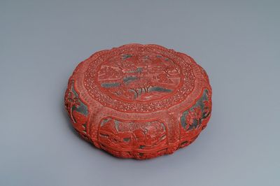 Une boîte couverte en laque de Chine à décor de figures dans un paysage, 19ème