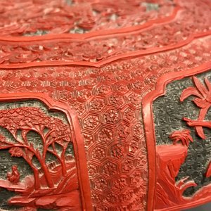 Une boîte couverte en laque de Chine à décor de figures dans un paysage, 19ème — photo 19