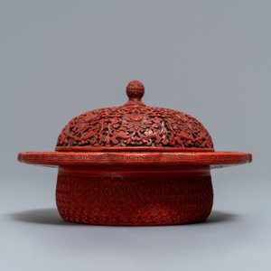 Une boîte couverte en laque de Chine à décor floral, 18/19ème — photo 5