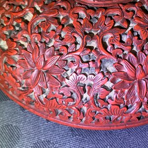 Une boîte couverte en laque de Chine à décor floral, 18/19ème — photo 10