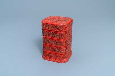 Une boîte couverte en laque rouge à quatre compartiments, Chine, Wanli