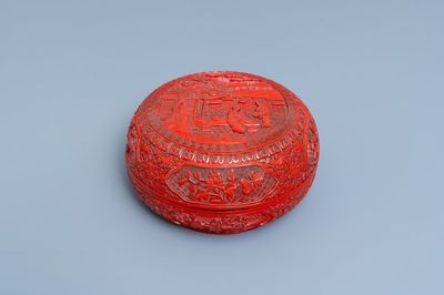Une boîte couverte en laque rouge de Chine, 19ème