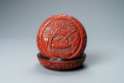 Une boîte couverte en laque rouge figurant deux lettrés , Chine, 18/19ème