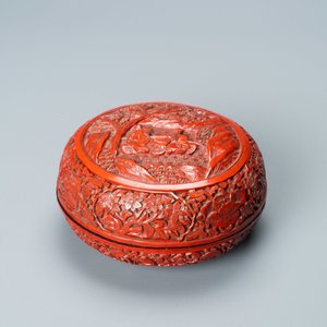 Une boîte couverte en laque rouge figurant deux lettrés , Chine, 18/19ème — photo 9