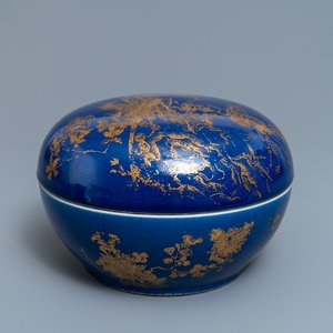 Une boîte couverte en porcelaine de Chine à décor doré sur fond bleu poudré, marque et époque de Guangxu — photo 1