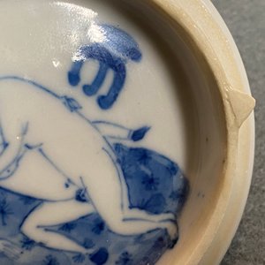 Une boîte couverte en porcelaine de Chine à sujet érotique, Kangxi — photo 11