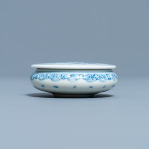Une boîte couverte en porcelaine de Chine à sujet érotique, Kangxi — photo 4