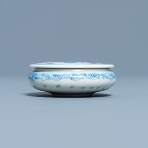 Une boîte couverte en porcelaine de Chine à sujet érotique, Kangxi — photo 6