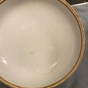 Une boîte couverte en porcelaine de Chine en bleu et blanc à décor des 'cent garçons', marque et époque de Wanli — photo 13