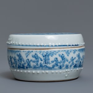 Une boîte couverte en porcelaine de Chine en bleu et blanc à décor figuratif, Kangxi/Yongzheng — photo 3