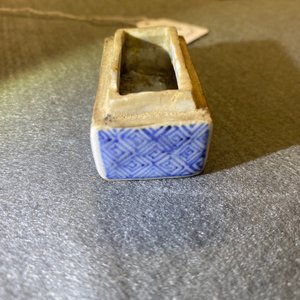 Une boîte couverte en porcelaine de Chine en bleu et blanc de type ko-sometsuke pour le marché japonais, époque Transition — photo 11