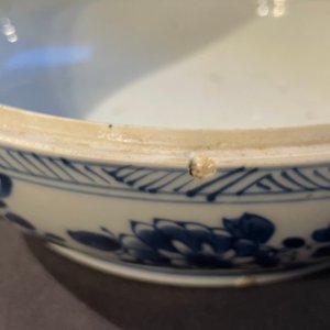 Une boîte couverte en porcelaine de Chine en bleu et blanc, Kangxi — photo 12