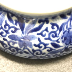 Une boîte couverte en porcelaine de Chine en bleu et blanc, marque de Kangxi, 19ème — photo 17