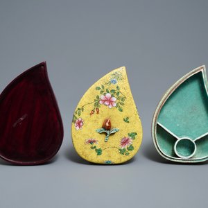 Une boîte couverte en porcelaine de Chine famille rose à fond jaune, 19/20ème — photo 6