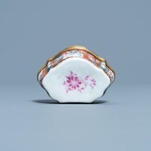 Une boîte couverte en porcelaine de Chine famille rose à monture dorée, Qianlong — photo 2