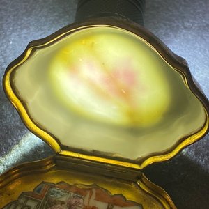 Une boîte couverte en porcelaine de Chine famille rose à monture dorée, Qianlong — photo 22