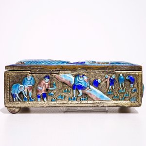 Une boîte couverte et cinq bracelets en argent émaillé, Chine, 19ème — photo 5