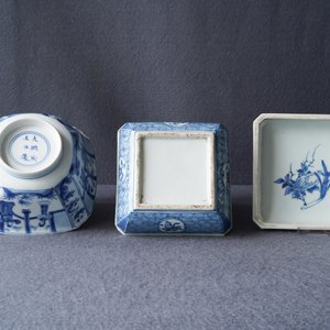 Une boîte couverte et un bol en porcelaine de Chine bleu et blanc, marque de Chenghua, Kangxi — photo 13