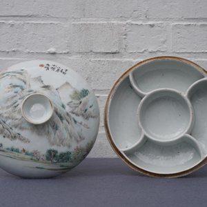 Une boîte couverte et un réchaud en porcelaine de Chine qianjiang cai, 19/20ème — photo 43