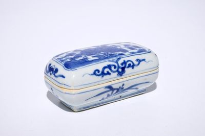 Une boîte couverte pour noix de bétel en porcelaine de Chine bleu et blanc, Ming, Wanli