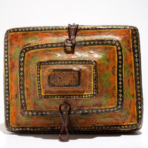 Une boîte couvrte en papier mâché peint, prob. Inde, 19ème — photo 7