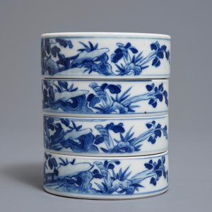 Une boîte cylindrique à trois compartiments en porcelaine de Chine bleu et blanc, 19ème — photo 3