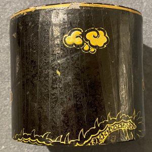 Une boîte cylindrique pour un décret impérial en bois laqué et peint, Chine, 17/18ème — photo 16