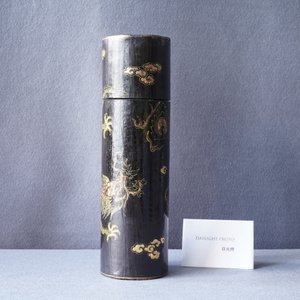 Une boîte cylindrique pour un décret impérial en bois laqué et peint, Chine, 17/18ème — photo 32