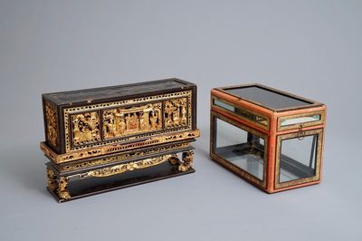 Une boîte d'autel et une vitrine de table en bois laqué et doré pour le marché Straits ou Peranakan, Chine, 19ème