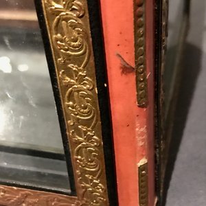 Une boîte d'autel et une vitrine de table en bois laqué et doré pour le marché Straits ou Peranakan, Chine, 19ème — photo 33