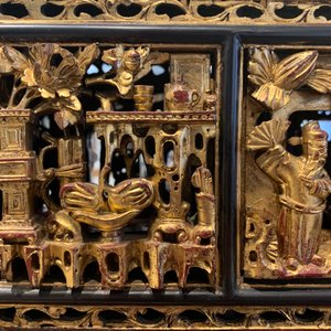 Une boîte d'autel et une vitrine de table en bois laqué et doré pour le marché Straits ou Peranakan, Chine, 19ème — photo 34