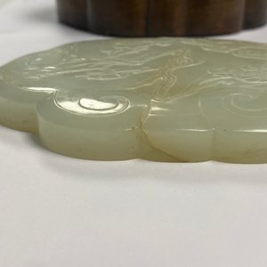 Une boîte en bois au couvercle en jade blanche en forme de ruyi, Chine, 18/19ème — photo 16