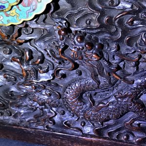 Une boîte en bois de zitan aux montures en émaux cloisonnés et anses en bronze doré, Qing — photo 42