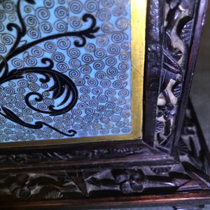 Une boîte rectangulaire en bois sculpté et émaux cloisonnés, Chine, 19ème — photo 13