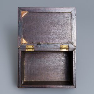 Une boîte rectangulaire en bois sculpté et émaux cloisonnés, Chine, 19ème — photo 8