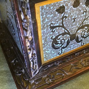 Une boîte rectangulaire en bois sculpté et émaux cloisonnés, Chine, 19ème — photo 9