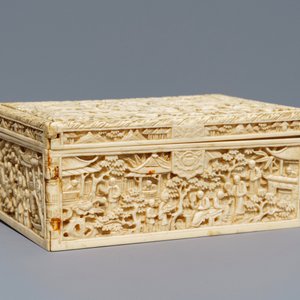 Une boîte rectangulaire en ivoire sculpté, Chine, Canton, 19ème — photo 2