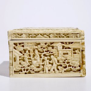 Une boîte rectangulaire en ivoire sculpté, Chine, Canton, 19ème — photo 4