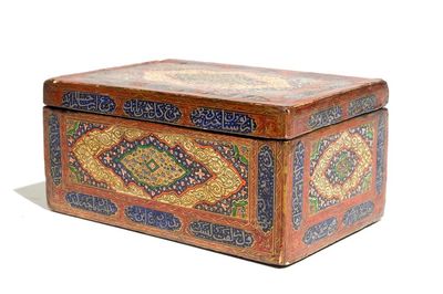 Une boîte rectangulaire en papier mâché peint et laqué, Qajar, Iran, 19ème