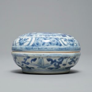 Une boîte ronde couverte en porcelaine de Chine bleu et blanc, Kangxi — photo 2