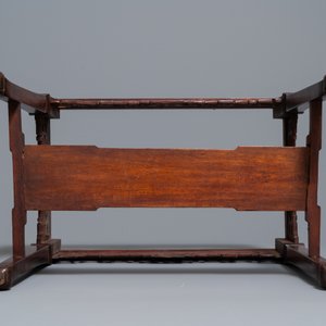 Une boîte sur socle en bois sculpté, Chine, 19/20ème — photo 11