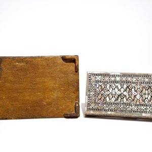 Une boîte trapézoïde incrusté de nacre, prob. Gujarat, Inde, Empire Moghol, 18/19ème — photo 7