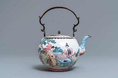 Une bouilloire en émaux de Canton, Chine, Yongzheng