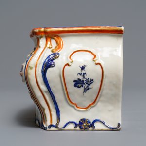 Une bouquetière en forme de commode Louis XV en porcelaine de Chine d'exportation, Qianlong — photo 4