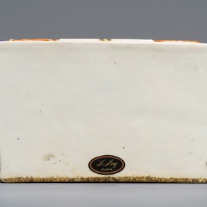 Une bouquetière en forme de commode Louis XV en porcelaine de Chine d'exportation, Qianlong — photo 5